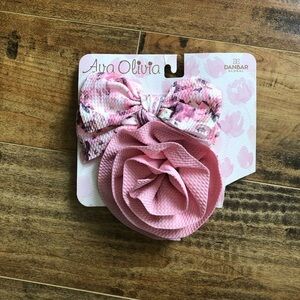 NWOT Ava Olivia Danbar Baby Girl 2-Piece Pink White & Floral Bows Headbands Set
